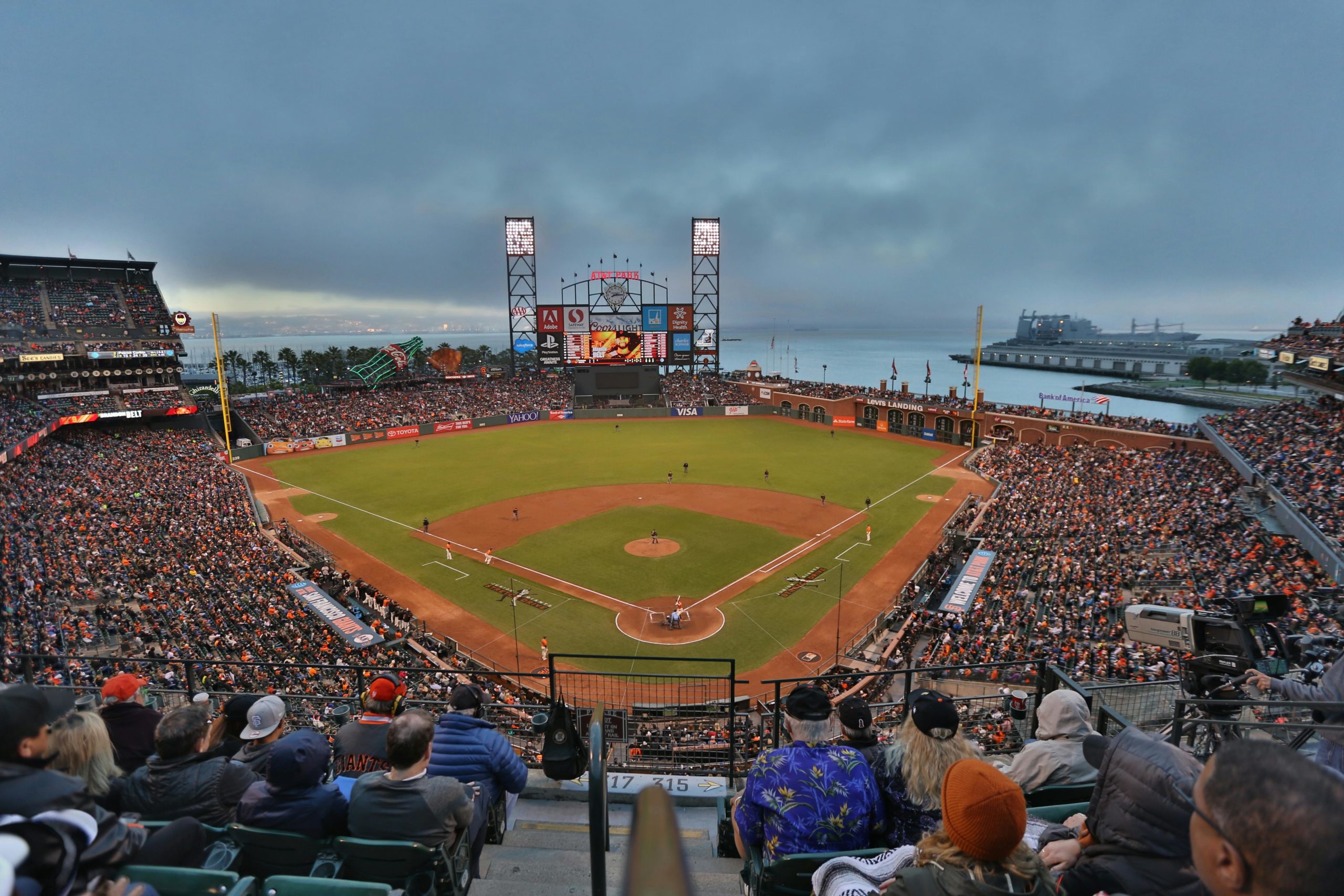 Exciting baseball game at Oracle Park, capturing vibrant crowd and iconic San Francisco skyline.